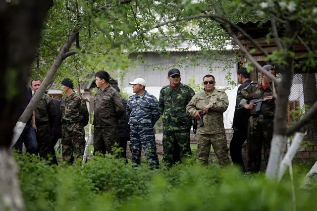 Курманбек Бакиев өз айылына барган учур, 2010-жыл