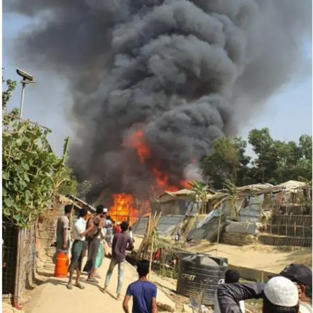 রোহিঙ্গা ক্যাম্পে আগুন।