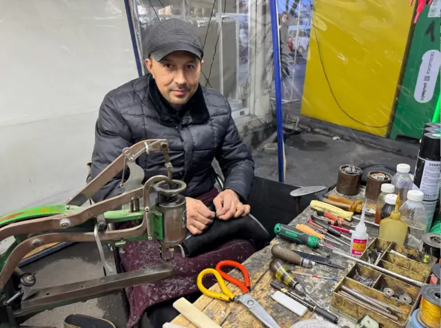 Косиб йигит иш устида.