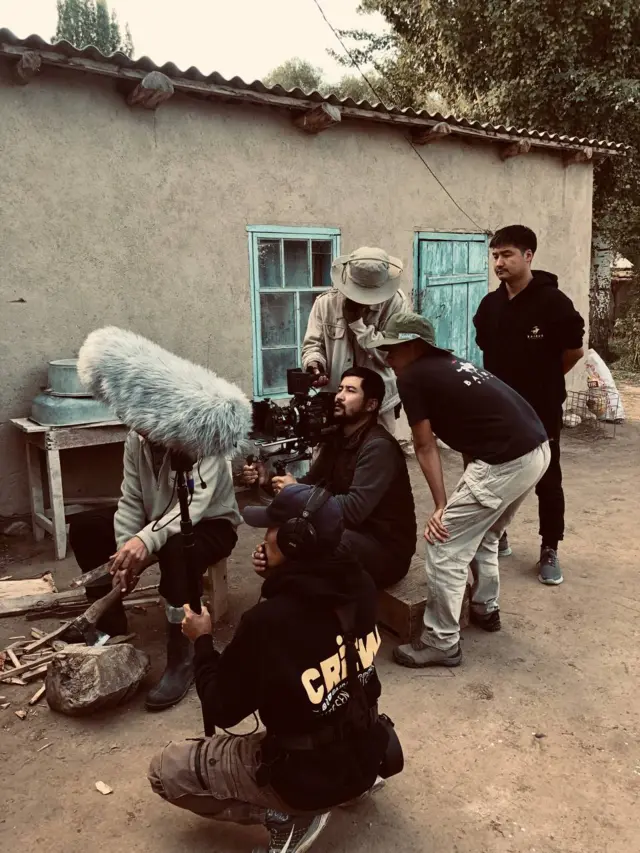 Сериалды тартып жаткан учурдан бир көрүнүш