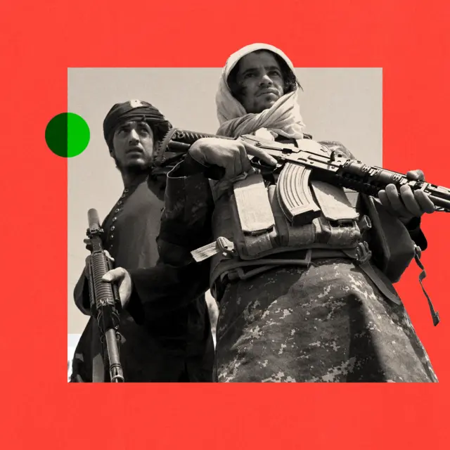Imagen procesada que muestra una fotografía en blanco y negro de dos combatientes talibanes con fusiles y la cabeza cubierta. Ambos miran en dirección opuesta a la cámara. La imagen tiene un borde rojo y el logotipo de InDepth.