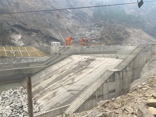 जलविद्युत् आयोजनाको तस्बिर