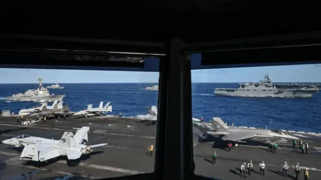 Aviones en un portaaviones