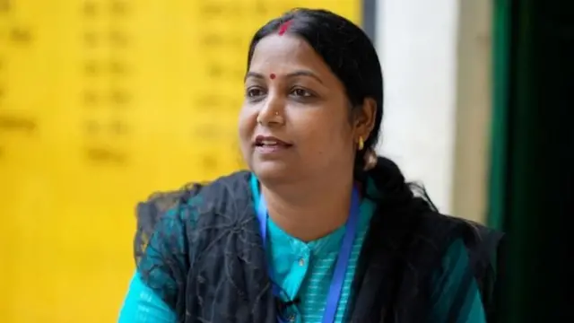 गुलशन सरांची शिकवण्याची पद्धत मुलांना खूप आवडते असं शाळेतल्या शिक्षिका सुनीता सांगत होत्या.
