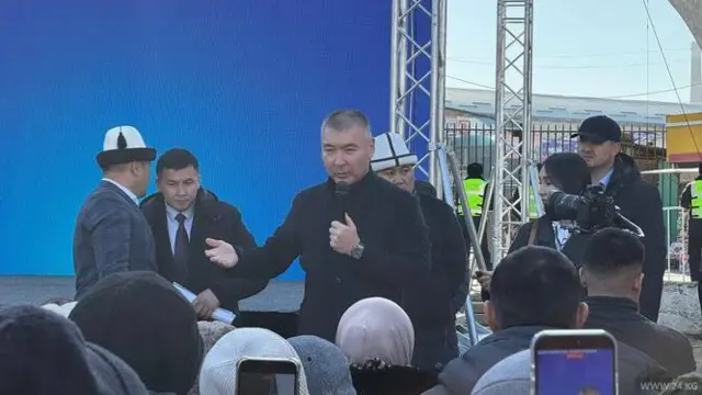 Каныбек Туманбаев эл менен жолугушууда