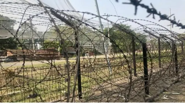 ভারত বাংলাদেশ সীমান্ত দিয়ে দফায় দফায় লোকজন ঠেলে দেওয়ার চেষ্টা করছে বিএসএফ, ছবিটি প্রতীকী