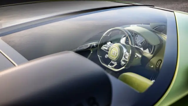 بوگاتی برویار سقف شیشه‌ای دارد