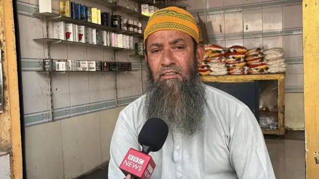 ख़ुल्दाबाद के एक दुकानदार शेख़ इक़बाल