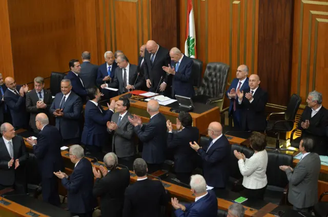 پارلمان لبنان امروز برای انتخاب رئیس جمهور جدید تشکیل جلسه داد