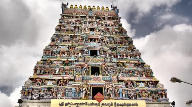 சனிப்பெயர்ச்சி, 2025 சனிப்பெயர்ச்சி, திருநள்ளாறு சனீஸ்வரர் கோவில்