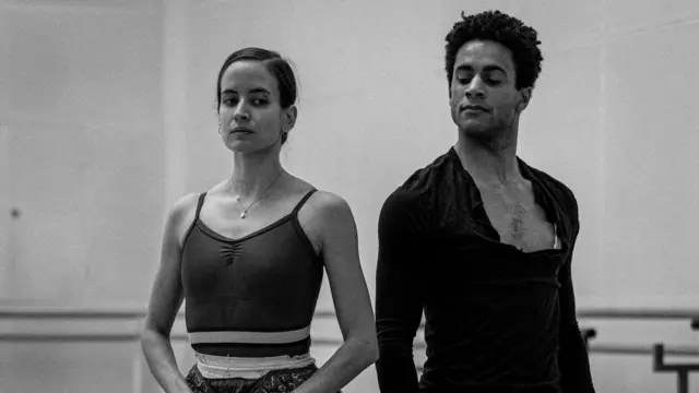 Letícia Stock com o Marcelino Sambé durante ensaio