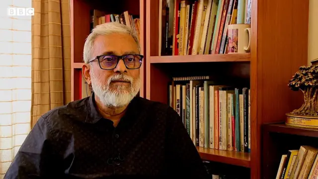 বিবিসি বাংলার সঙ্গে কথা বলছেন কৃষ্ণেন্দু বোস