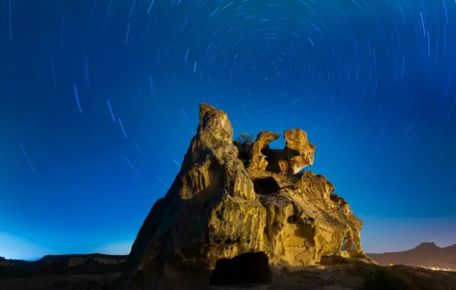 Restos de la ciudad excavada en roca