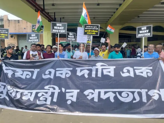 সাঁতরাগাছি স্টেশনের ছবি