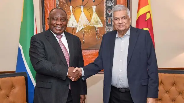 දකුණු අප්‍රිකානු ජනාධිපති සිරිල් රමපෝසා සහ ජනාධිපති රනිල් වික්‍රමසිංහ අතර හමුවක් 2022 නොවැම්බර් 17 වැනිදා පැවැත්වුනේ කටුනායක ගුවන් හමුදා කඳවුරේදීය.