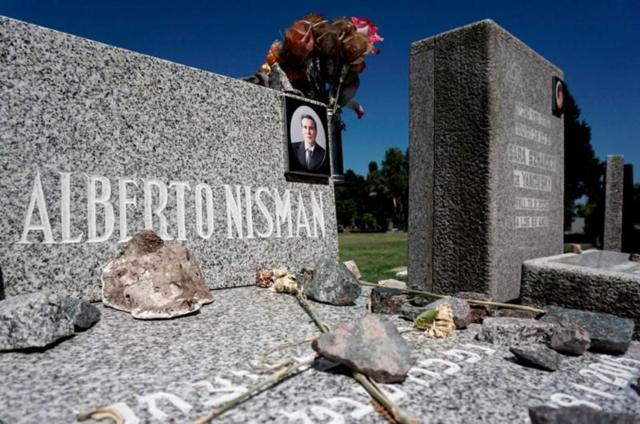 La tumba del fallecido fiscal Alberto Nisman.