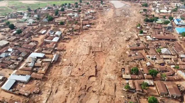 Gidaje fiye da 3,000 ne suka lalace sakamakon ambaliyar.