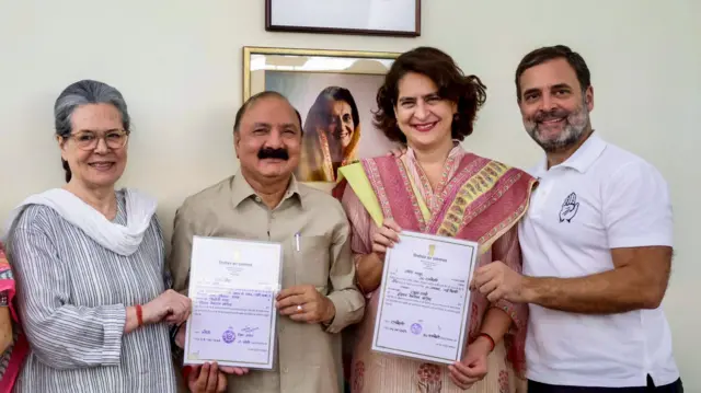 राहुल गांधी के साथ किशोरी लाल शर्मा 