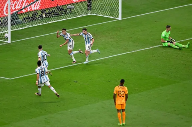 Молина эсепти ачкандан кийин дароо Мессиге чуркады