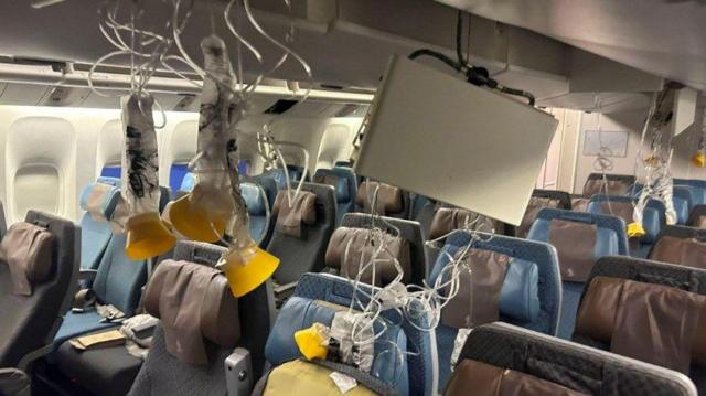 Interior del avión que sufrió turbulencias extremas