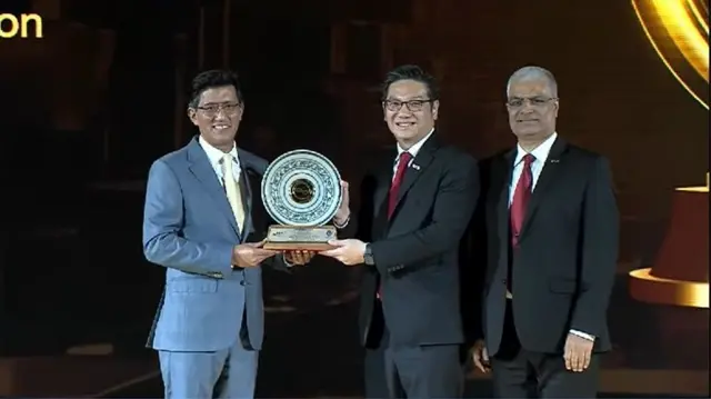 SET มอบรางวัลให้ทรู 