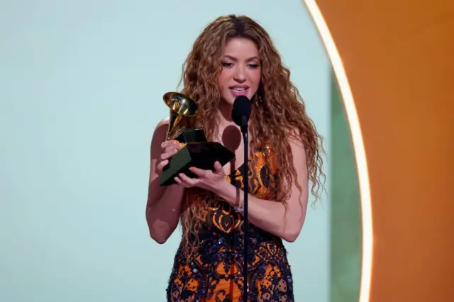 Shakira recibe el Grammy al mejor álbum pop latino