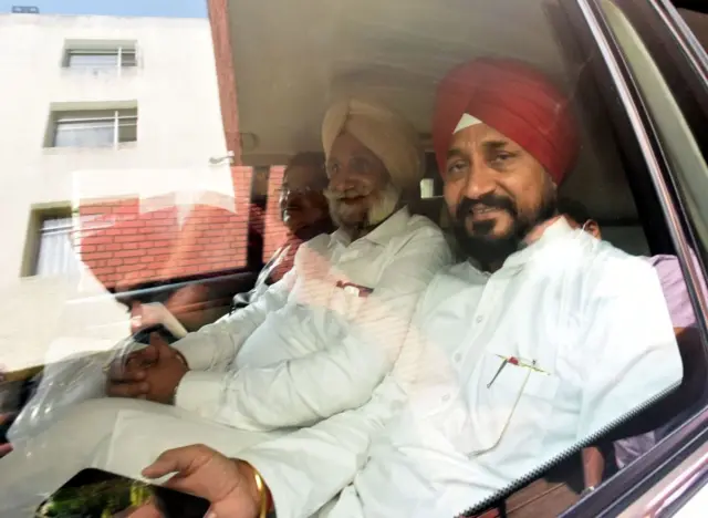 ਚਰਨਜੀਤ ਸਿੰਘ ਚੰਨੀ ਅਤੇ ਕਾਂਗਰਸੀ ਆਗੂ ਸੁਖਜਿੰਦਰ ਰੰਧਾਵਾ