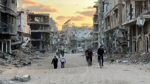 Edificios destruidos en Jan Yunis.