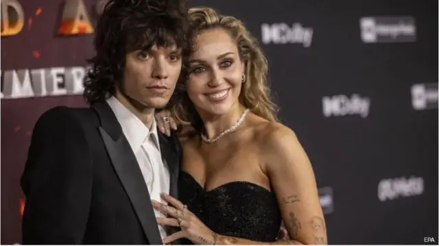 Ifoto igaragaza Miley Cyrus n'umukunzi we Maxx Morando