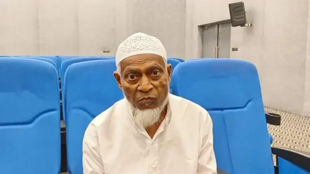 अस्पतालमा डाक्टर भेट्न पालो कुरिरहेका करिम