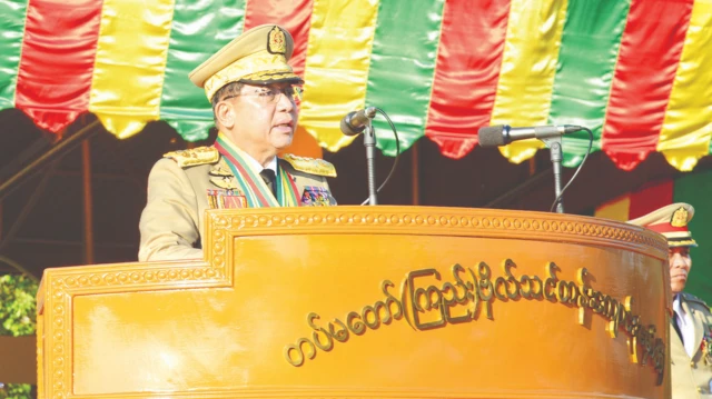 ဗိုလ်သင်တန်းဆင်းပွဲအခမ်းအနားမှာတွေ့ရတဲ့ စစ်ခေါင်းဆောင် ဗိုလ်ချုပ်မှူးကြီး မင်း‌အောင်လှိုင်