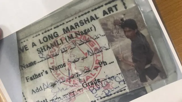 जांच के दौरान पुलिस को सलीम ख़ान का पुराना पहचान पत्र मिला जो उन तक पहुंचने में अहम साबित हुआ