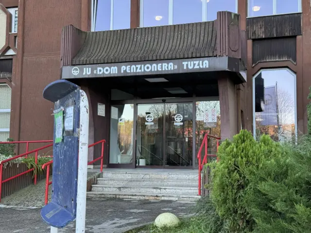 ulaz u Dom penzionera, požar u tuzli, požar u domu penzionera u tuzli