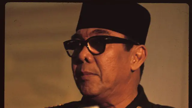 Sukarno mendirikan Partai Nasional Indonesia (PNI) pada 1927, yang menjadi cikal bakal PDIP.