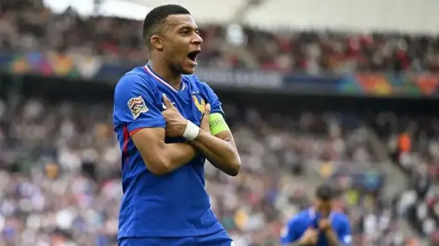 Mfungaji bora Kylian Mbappé tayari ameiongoza Ufaransa kufika fainali huko Qatar 2022.