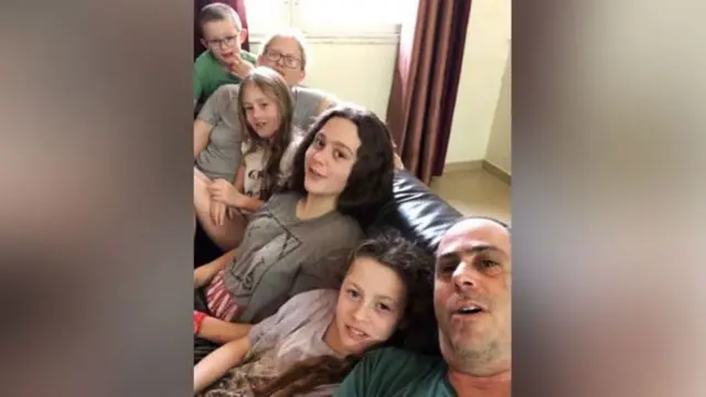 इदान कुटुंब, मध्यभागी मायन