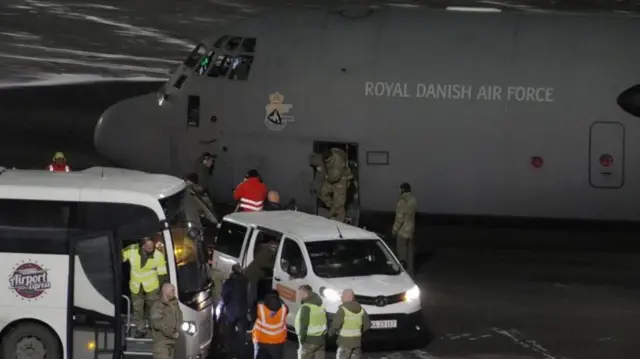 یک هواپیمای ترابری نیروی هوایی دانمارک در حالی وارد گرینلند شد که متحدان اروپایی ناتو برای رزمایش مشترک نیروهایشان را به نوک،‌ پایتخت گرینلند اعزام می‌کنند. 