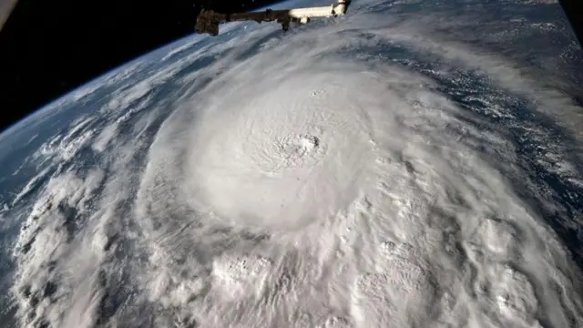 Nesta imagem da NASA, o furacão Milton, uma tempestadelampionsbet instagramCategoria 5 no momento desta fotografia, é visto no Golfo do México, ao largo da costa da Penínsulalampionsbet instagramYucatán,lampionsbet instagram8lampionsbet instagramoutubrolampionsbet instagram2024, capturado da Estação Espacial Internacional enquanto orbitava a 257 milhaslampionsbet instagramaltitude.