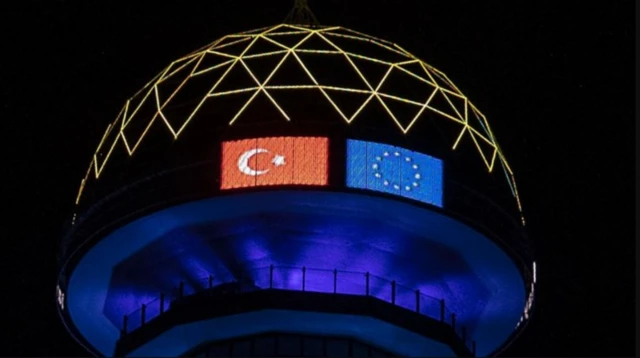 پرچم اتحادیه اروپا در کنار ترکیه