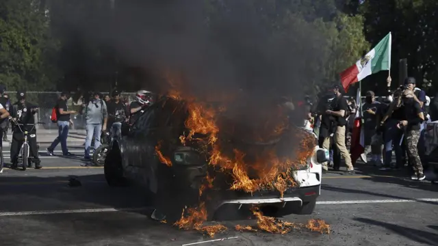 2,000 oo askari oo ka tirsan Ciidanka Qaranka ay soo gaareen LA ayaa qoraal ka soo baxay Aqalka Cad lagu abaabulayay ciidamada si ay uga jawaabaan mudaaharaadyada