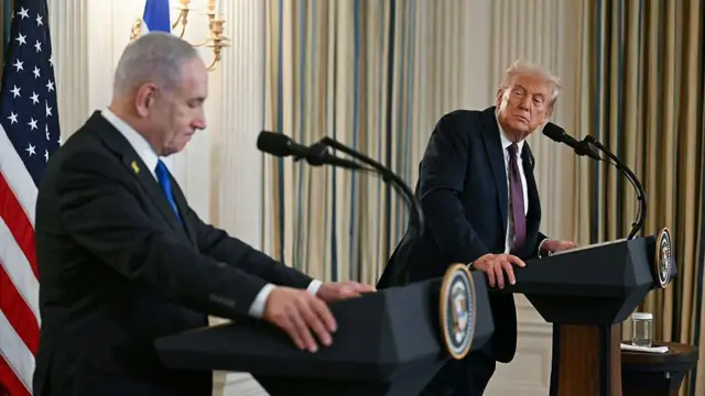 इसराइल के प्रधानमंत्री बिन्यामिन नेतन्याहू से मुलाक़ात के बाद ट्रंप संयुक्त प्रेस कॉन्फ्रेंस में 