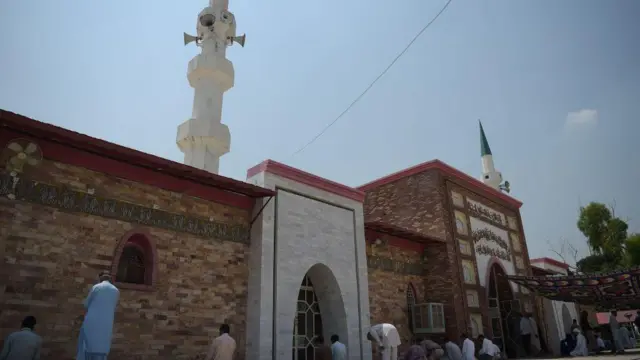 तीन जुलाई, 2007 , मस्जिद 