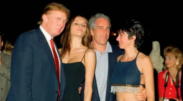ਇੱਕ ਪੁਰਾਣੀ ਤਸਵੀਰ ਵਿੱਚ ਅਮਰੀਕਾ ਦੇ ਰਾਸ਼ਟਰਪਤੀ ਡੌਨਲਡ ਟਰੰਪ ਅਤੇ ਜੈਫਰੀ ਐਪਸਟੀਨ