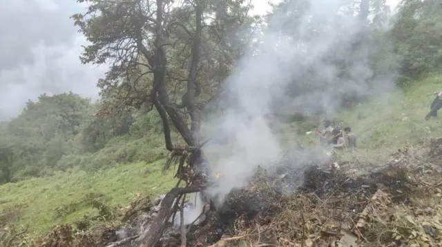 గౌరీకుండ్ సమీపంలో కూలిన హెలీకాప్టర్