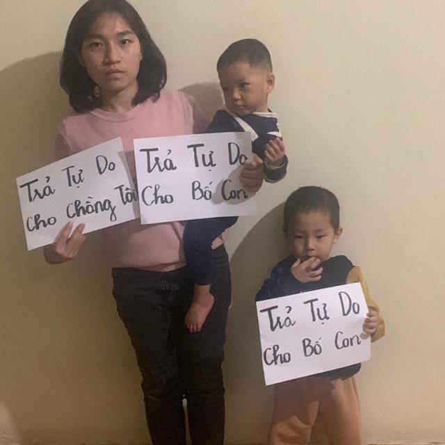 Đỗ Thị Thu cùng hai con trai kêu gọi trả tự do cho ông Trịnh Bá Phương