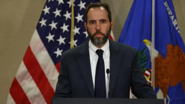 বিচার দপ্তরের নিয়োগ করা বিশেষ কৌসুলি জ্যাক স্মিথ যিনি তদন্ত করে ডোনাল্ড ট্রাম্পকে অভিযুক্ত করেছেন