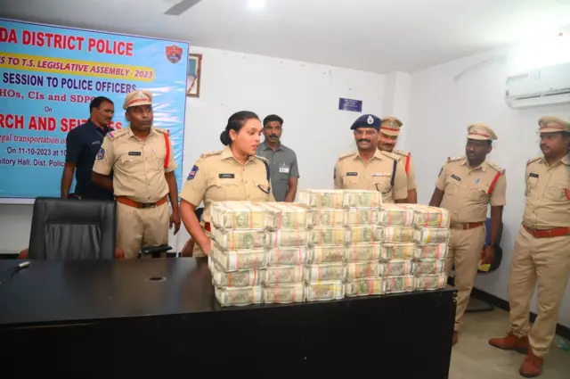 డబ్బు సీజ్ 