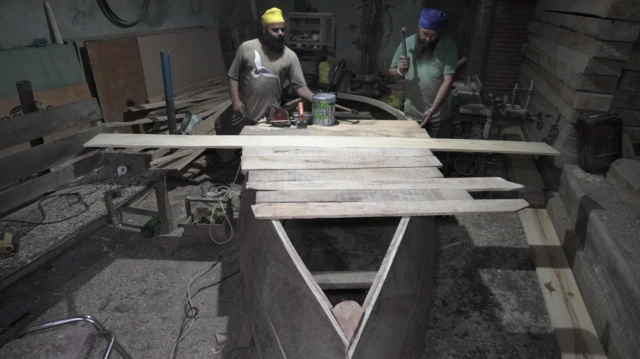 ਬੇੜੀਆਂ ਦੇ ਕਾਰੀਗਰ ਭਰਾ