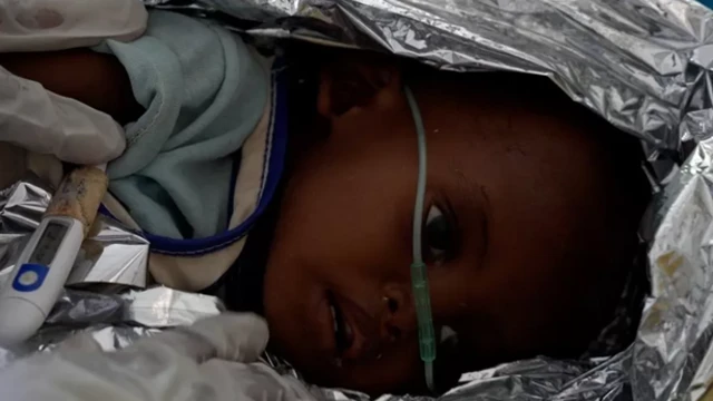 Madaktari walimfunika Abdiwali kwa blanketi ya joto ili kujaribu kuongeza joto la mwili wake