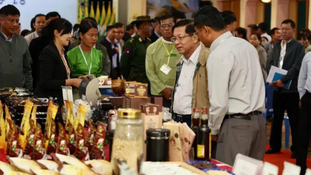 ပြည်တွင်းထုတ်ကုန်တွေနဲ့အတူ တွေ့ရတဲ့ စစ်ခေါင်းဆောင်